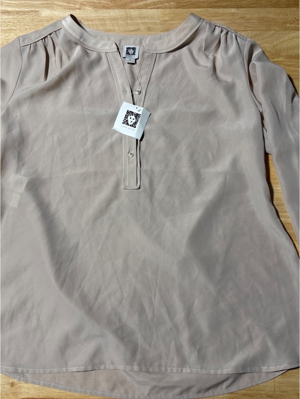Anne Klein Women’s 1X Soapstone Beige Long Sleeve Blouse NWT Plus Size